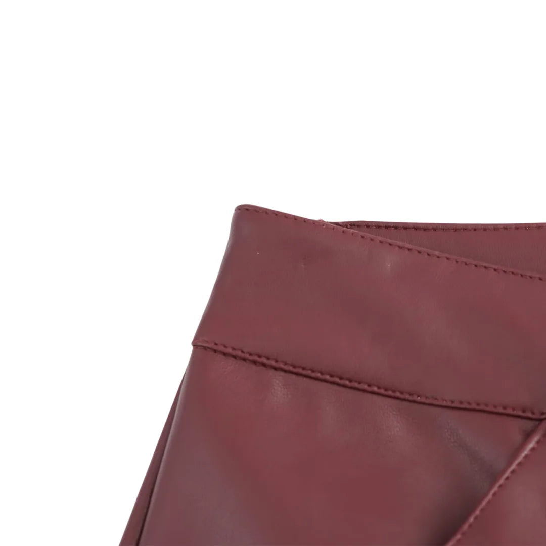 Kunstlederhose Burgundy Rot – Weit geschnitten, Elegant & Vegan